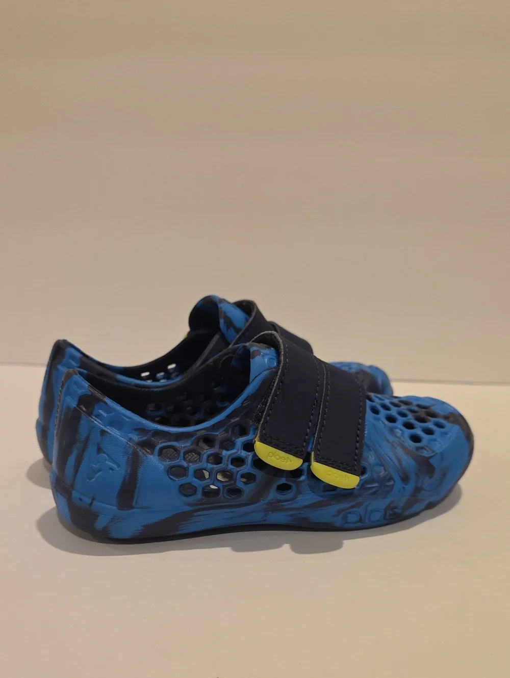 Plae Kids Blue Breathable Water Shoes with Hook & Loop Straps Size 12 Eu 29
